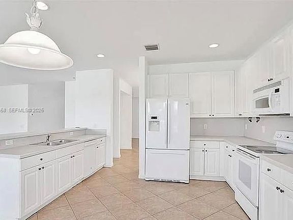 3rd image of 1042 Sunflower Cir