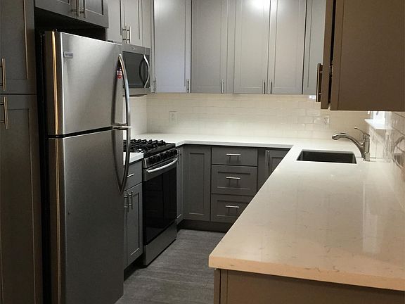 3rd image of 149 Redwood Ave #1