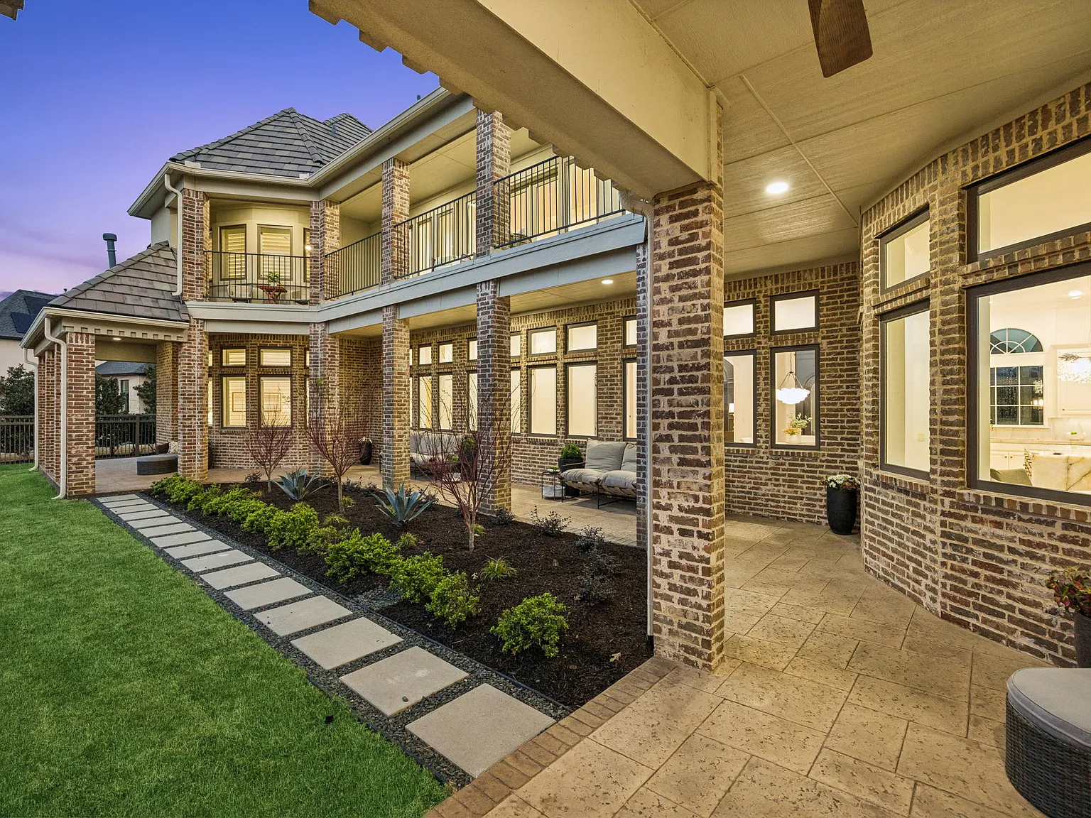 6 bed, 7234 sqft, $20,000 — Photo 2