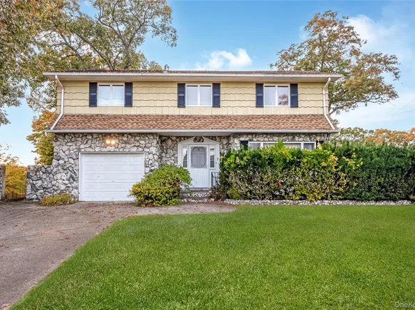 7 Edgewood Avenue, Smithtown, NY 11787