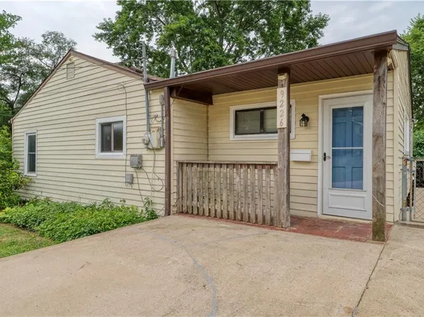 9226 Walnut St, Kansas City, MO 64114