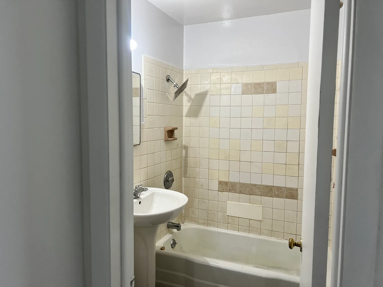 3 bed, 894 sqft, $1,275 — Photo 3