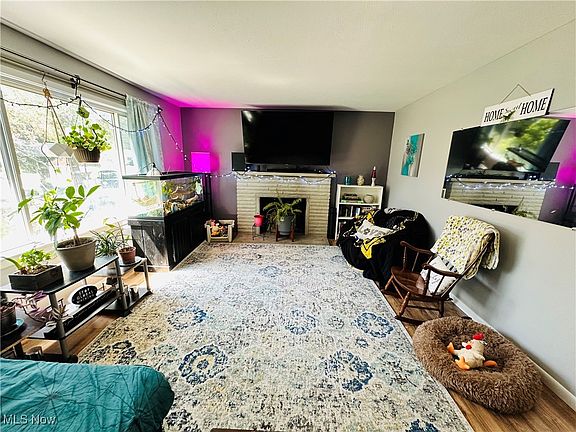 4th image of 24956 Hall Dr