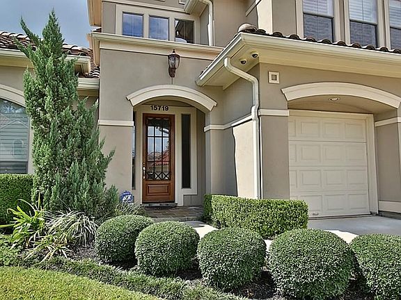 2nd image of 15719 Lake Iris Dr