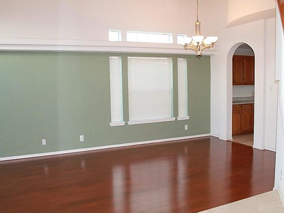 5th image of 376 Jardin Bello Ave