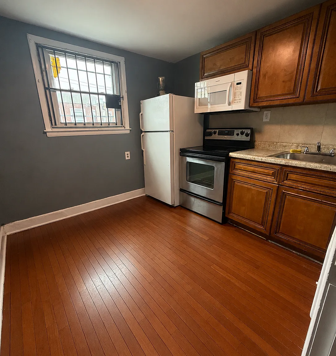 2 bed, $1,100 — Photo 2