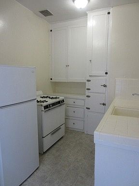 4th image of 965 N Vendome St APT 109