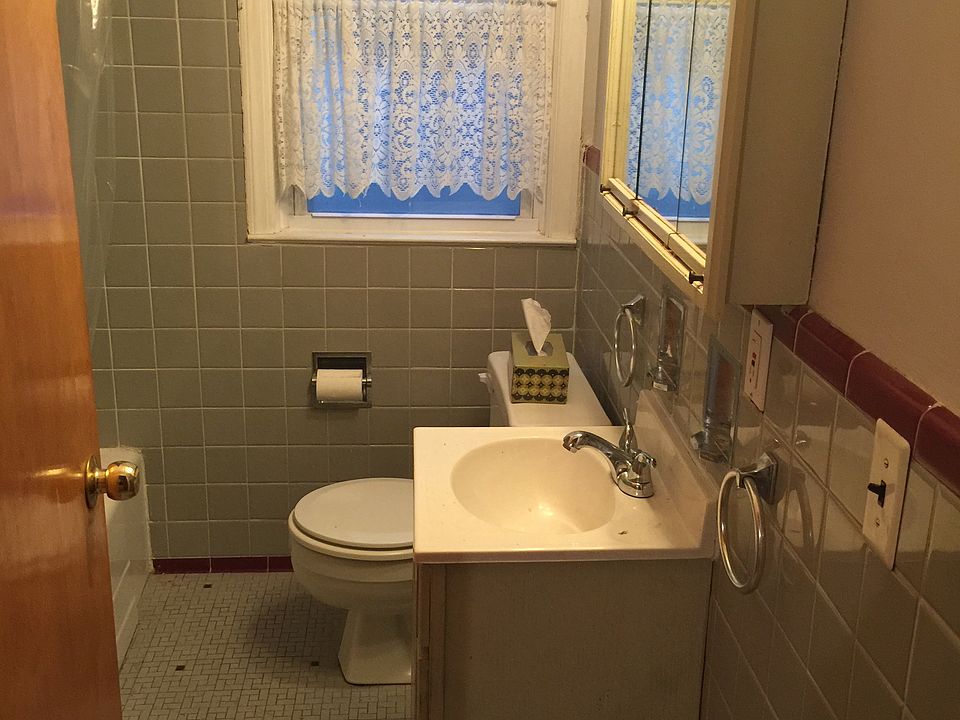 1st floor bath