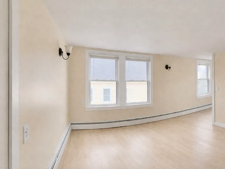 21 W Coit St #3 — Photo 3
