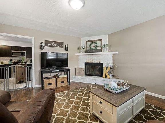 4th image of 1717 W Glenn Ellyn Dr