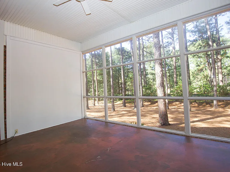 16 Montrose Ct — Photo 49