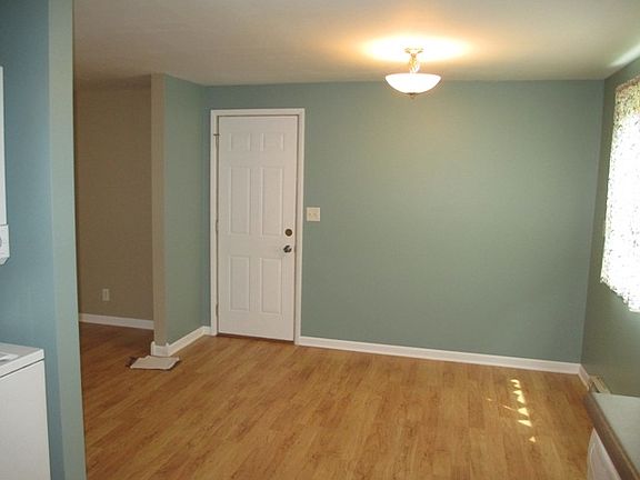 5th image of 1222 N Maple St