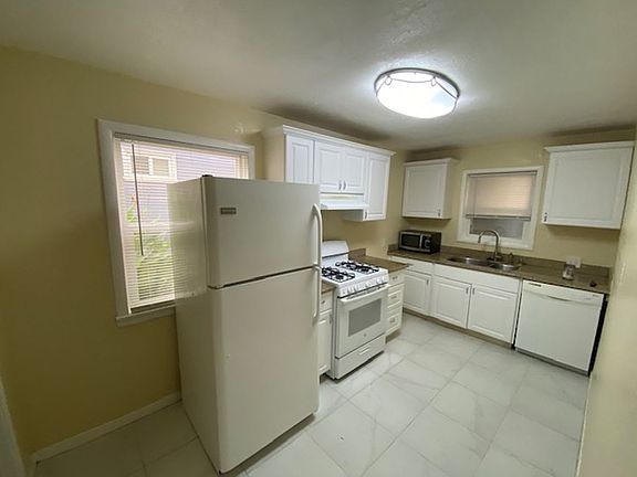 3rd image of 3021 U St #B