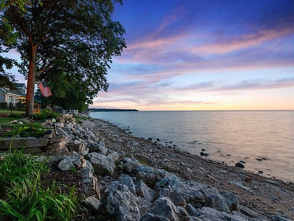 3rd image of 5011 Edgewater Beach Rd