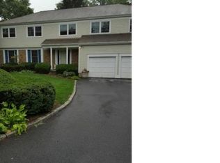 24 Morehouse Ln, Norwalk, CT 06850