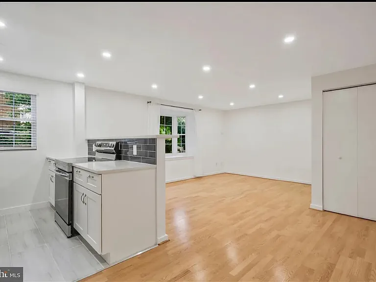 818 S Arlington Mill Dr #102 — Photo 4