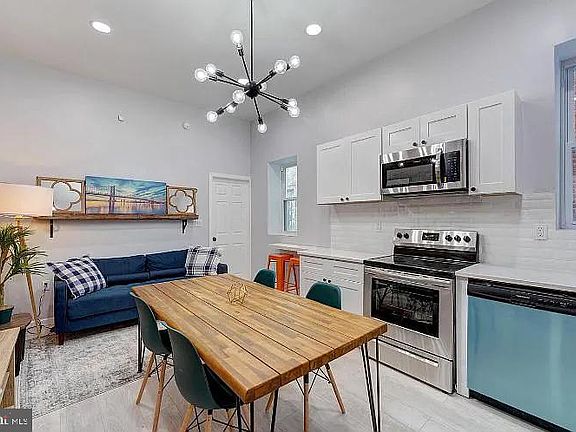 4th image of 2349 N Park Ave