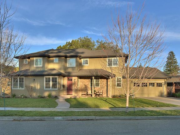 3rd image of 1680 Collingwood Ave