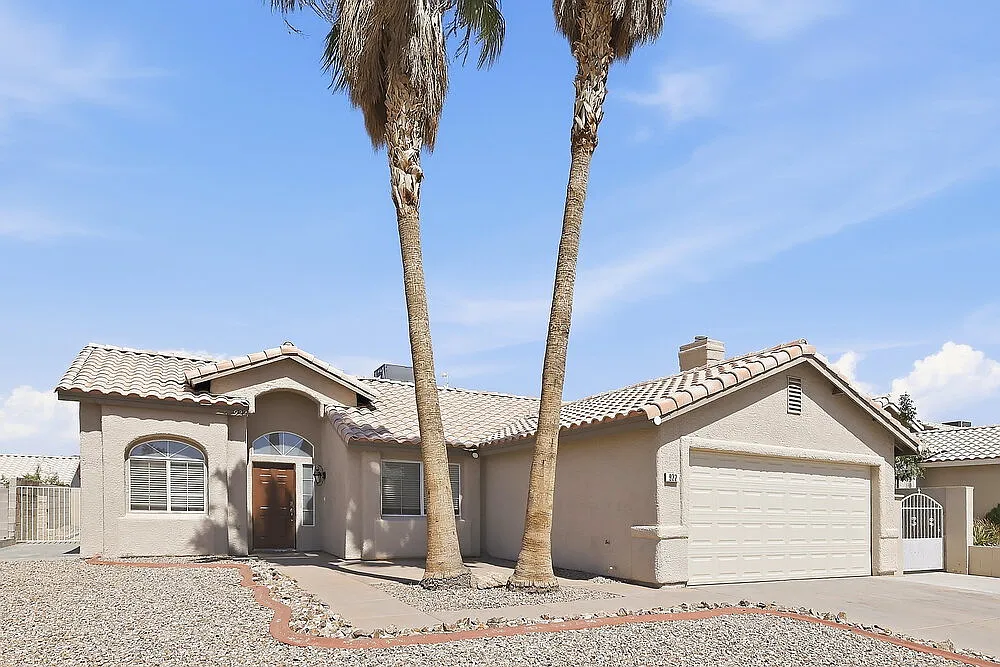 3 bed, 2.0 bath, 1416 sqft, $2,110 — Photo 3