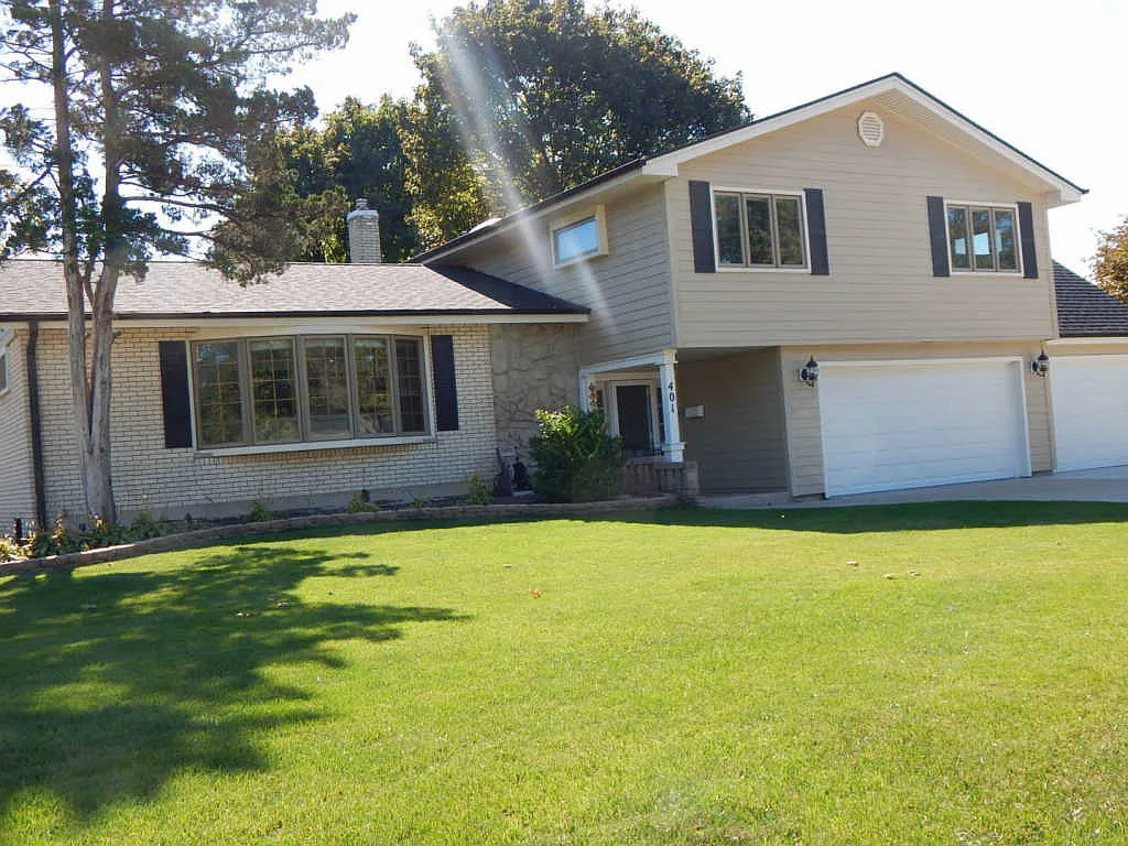 401 Surrey Rd photo 1