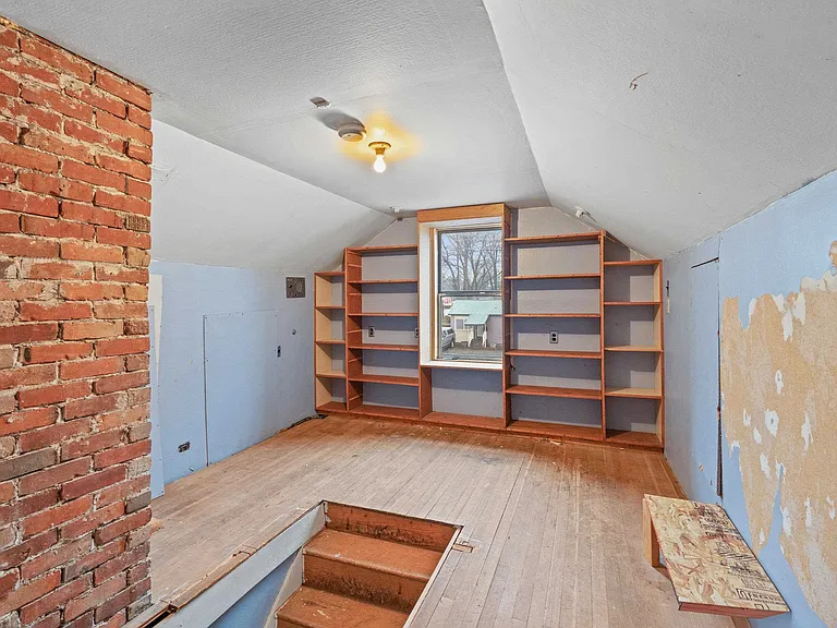 107 E Holland Ave — Photo 38