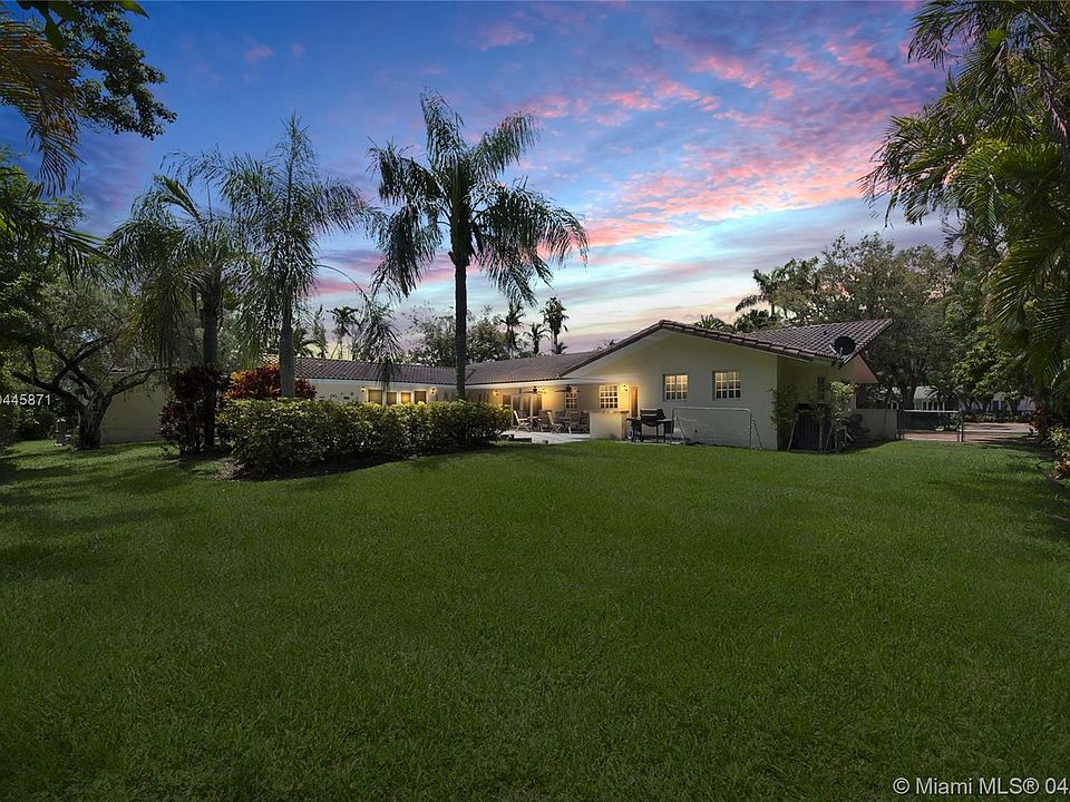 1st image of 11085 Paradela St