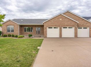922 W Scott St, Eldridge, IA