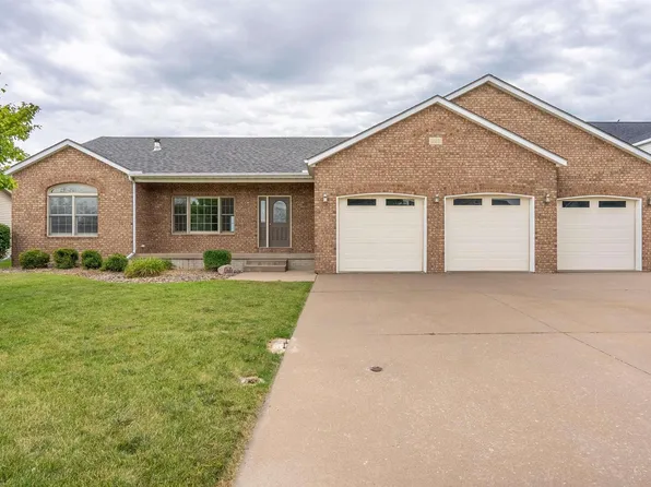 922 W Scott St, Eldridge, IA 52748