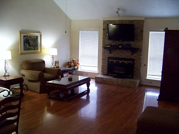 2nd image of 108 Mistywood Cir