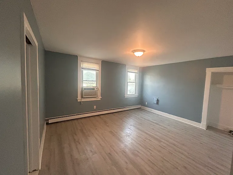15 S Perry St #3 — Photo 7