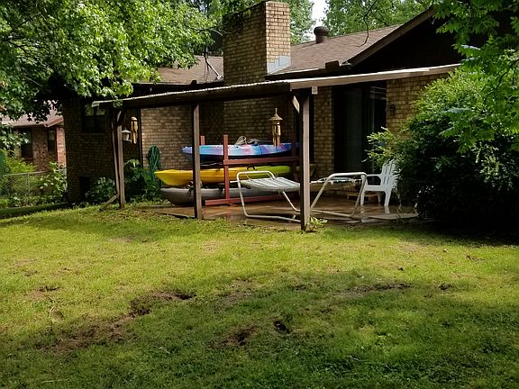 3rd image of 707 N Woodland Dr