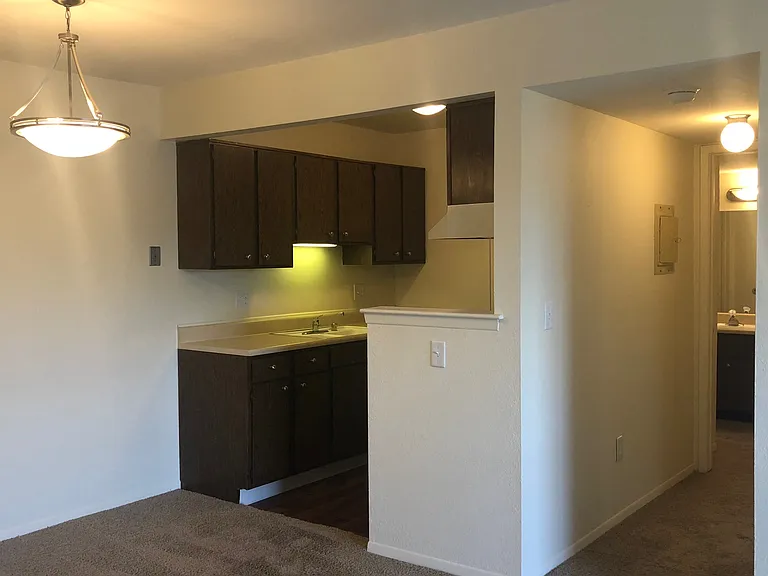 Three Oaks Apartments — Photo 28