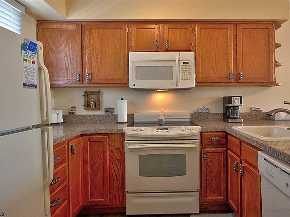 3rd image of 147 42nd St APT 107