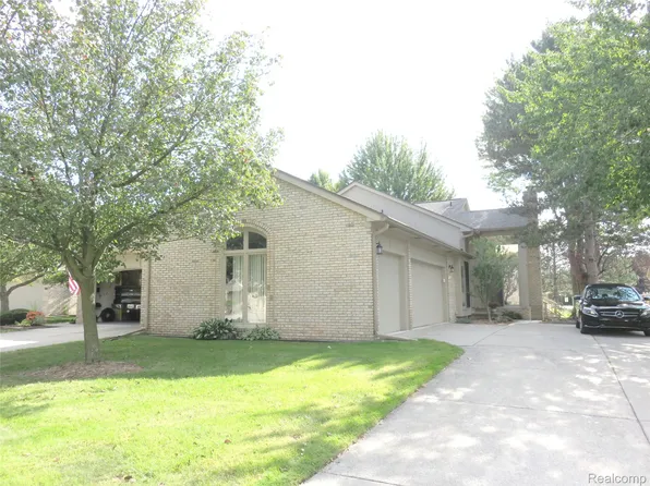 17610 E Kirkwood Dr #66, Clinton Township, MI 48038