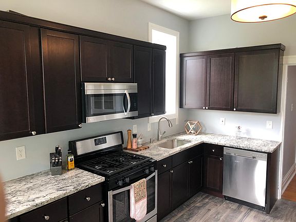 3rd image of 3320 Magnolia Ave