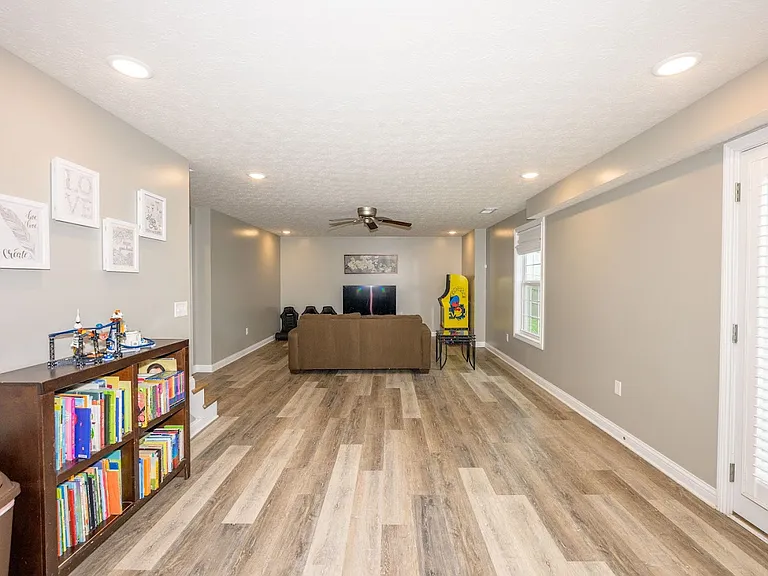236 Butterfield Dr — Photo 18