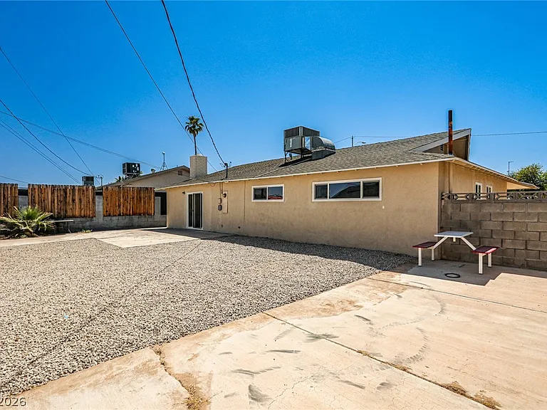 1320 Robin St — Photo 32