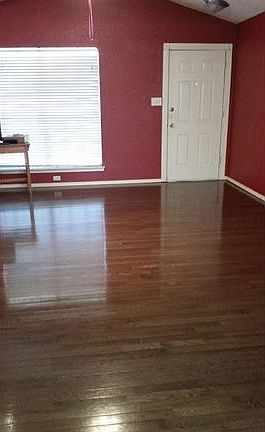 3rd image of 1011 Fairlawn Cv