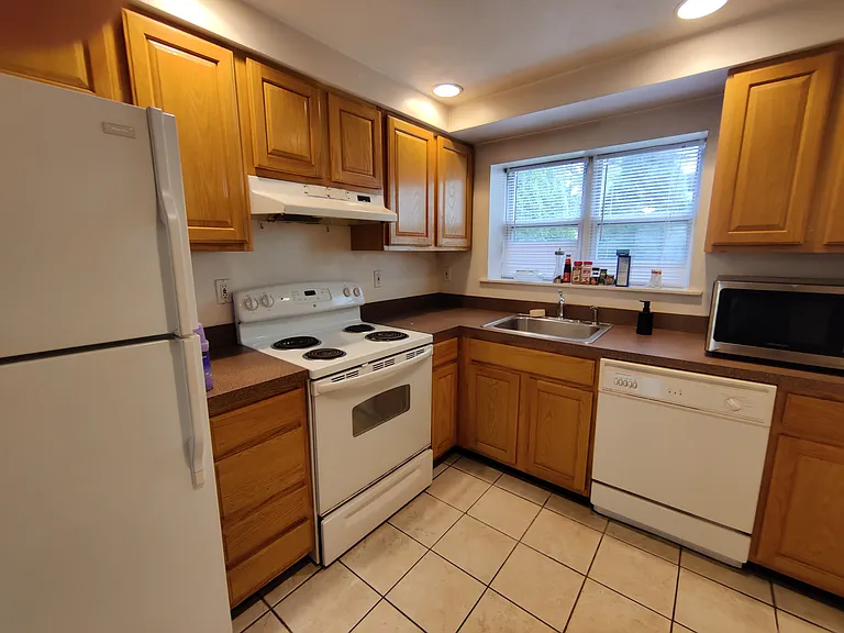 305 Summit Ave #4 — Photo 6