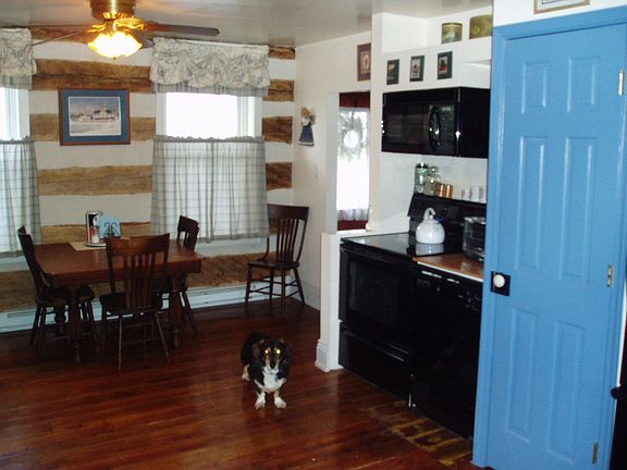 Huge Country Kitchen...appliances new in 2003