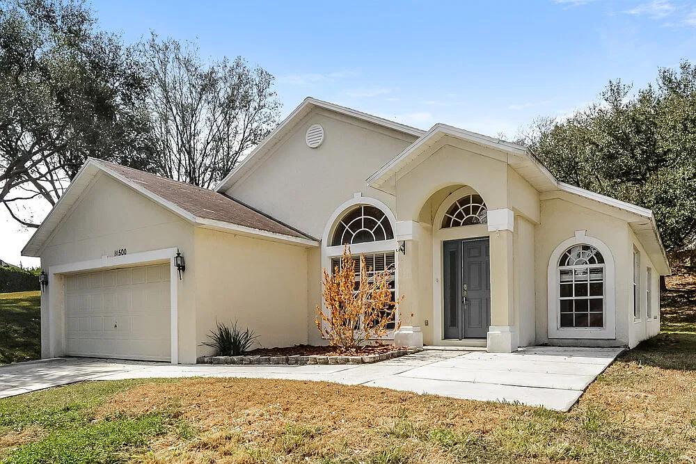 3 bed, 2.0 bath, 1834 sqft, $2,210 — Photo 3