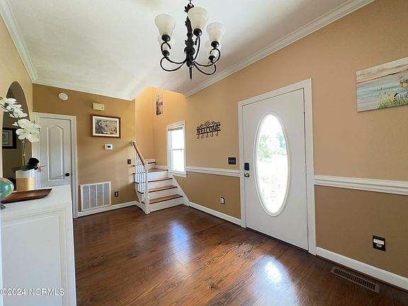 2nd image of 632 N Colony Circle