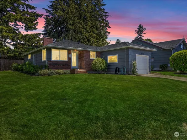 2733 Sylvan Drive W, University Place, WA 98466