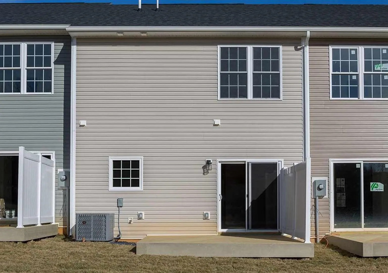 Townhouse for Rent in Crescent Ridge — Photo 2
