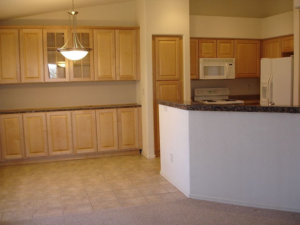 Fully Applied Kitchen w/Custom Cabinetry