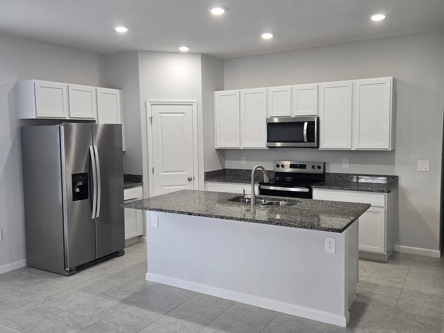 3 bed, 1319 sqft, $2,100 — Photo 2
