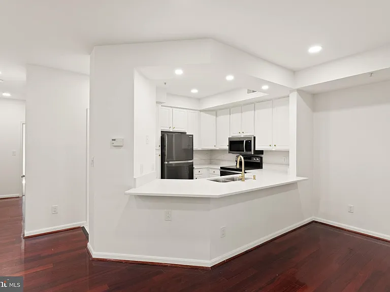 1324 Garden Wall Cir #305 — Photo 9