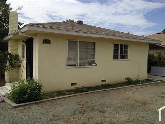 3 bed, 1076 sqft, $1,900 — Photo 2