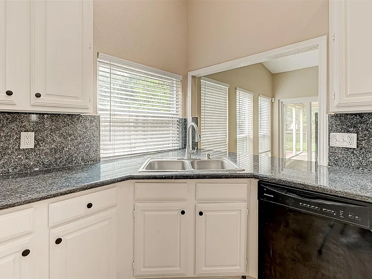 2302 Brook View Ln — Photo 14