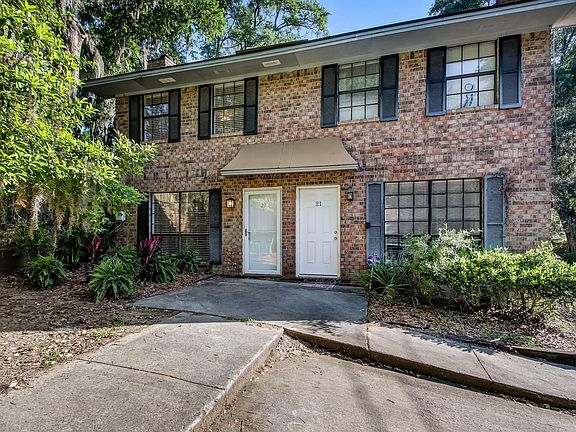 2nd image of 2220 E Victory Dr APT 22